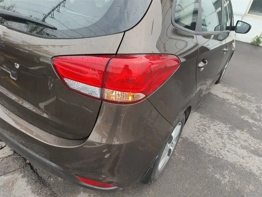 Kia Carens 2015 — фото 8