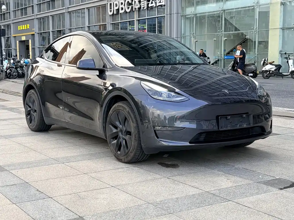Tesla Model Y 2024 — фото 10