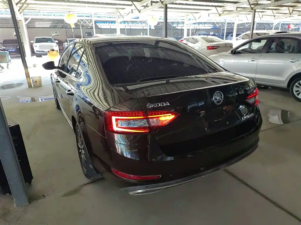 Skoda Octavia 2018 — фото 23