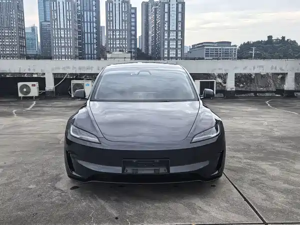 Tesla Model 3 2024
