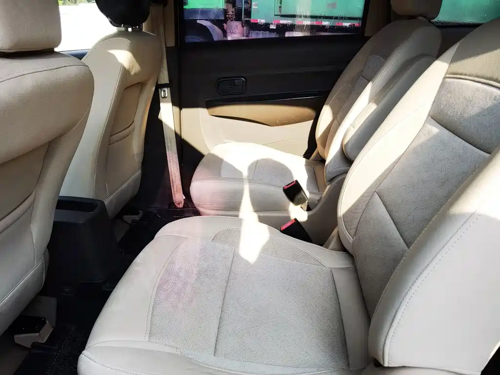 Wuling Hongguang 2015 — фото 10