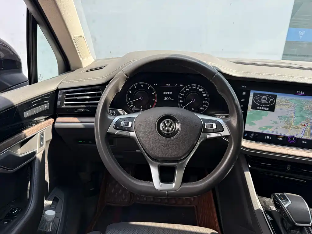 Volkswagen Touareg 2019 — фото 34
