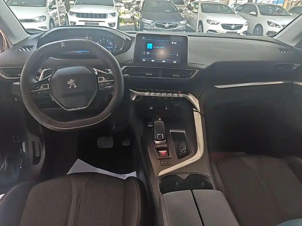 Peugeot 5008 2018 — фото 10