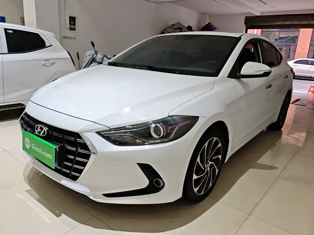 Hyundai Elantra 2020 — фото 2