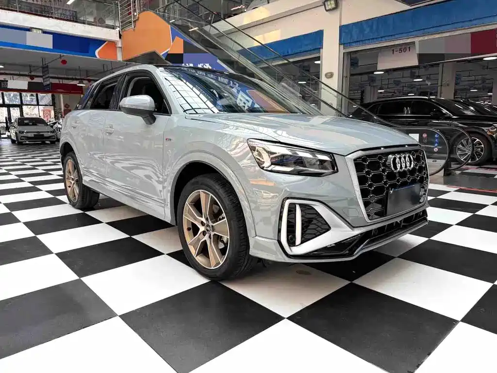 Audi Q2L 2023