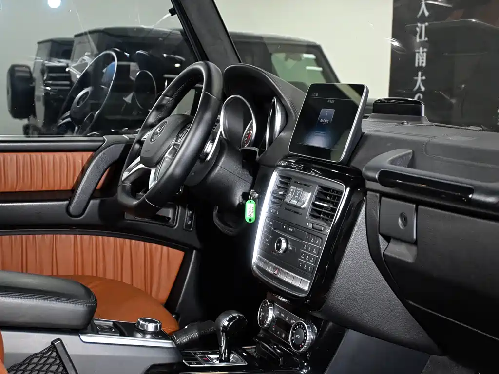 Mercedes-Benz G-Class 2018 — фото 24