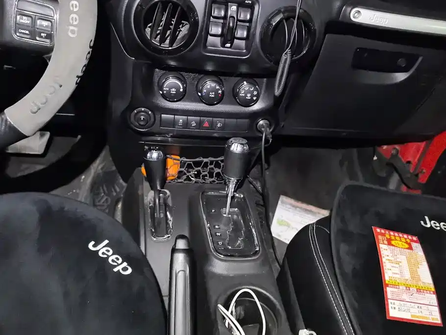 Jeep Wrangler 2016 — фото 16