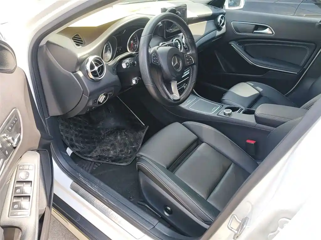 Mercedes-Benz GLA 2018 — фото 16