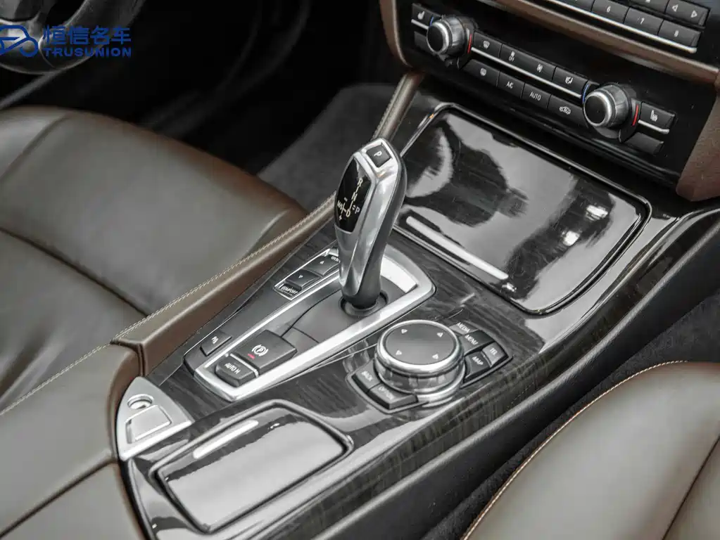 BMW 5 Series 2016 — фото 18