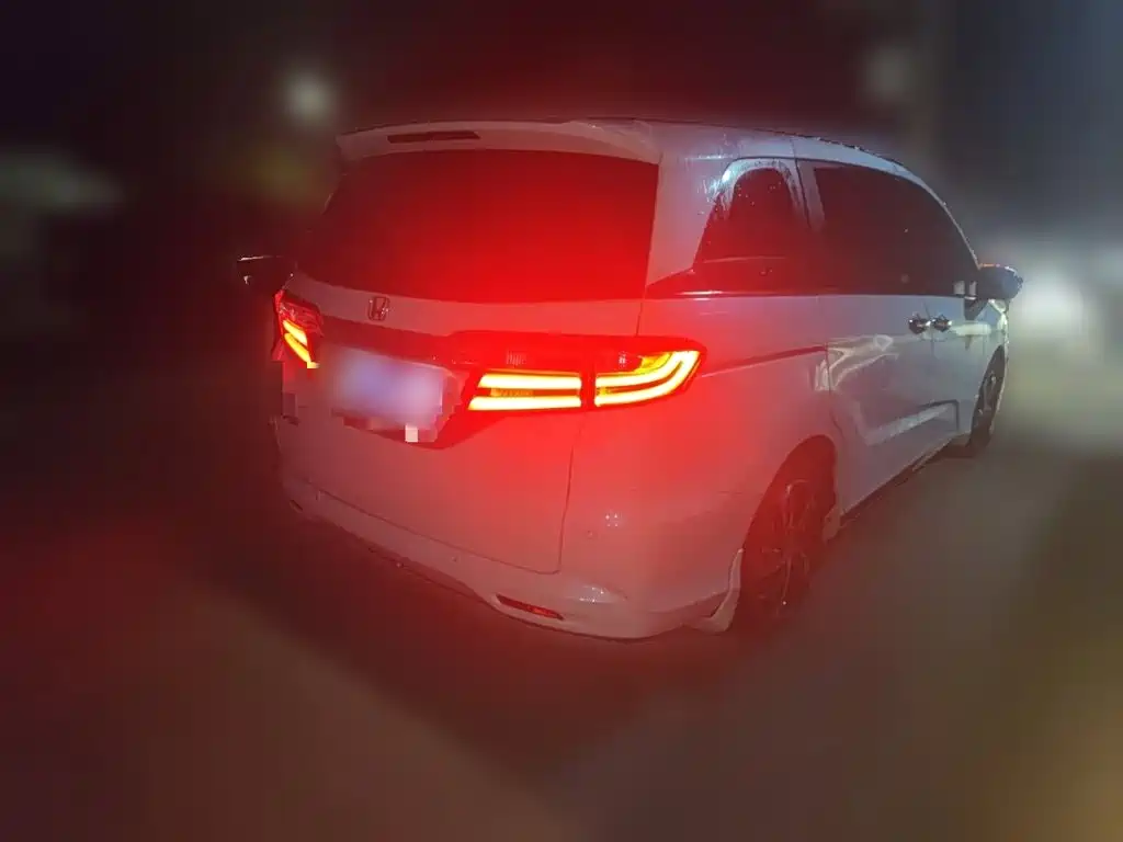 Honda Odyssey 2016 — фото 6