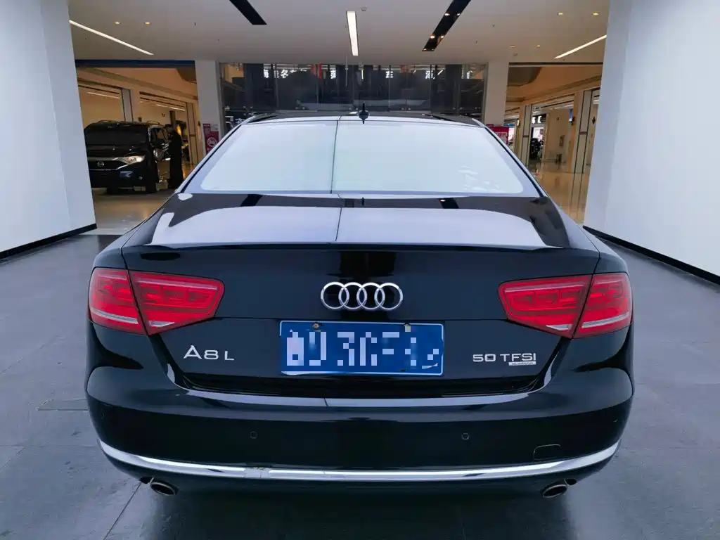 Audi A8 2012 — фото 11