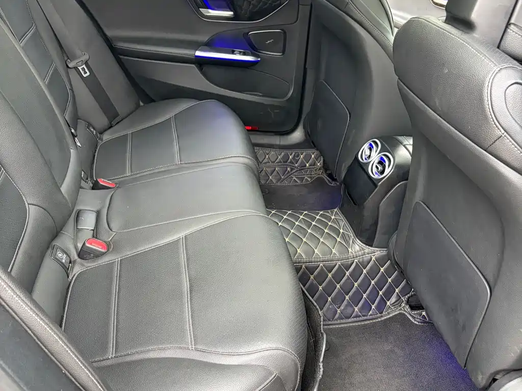 Mercedes-Benz C-Class 2023 — фото 8