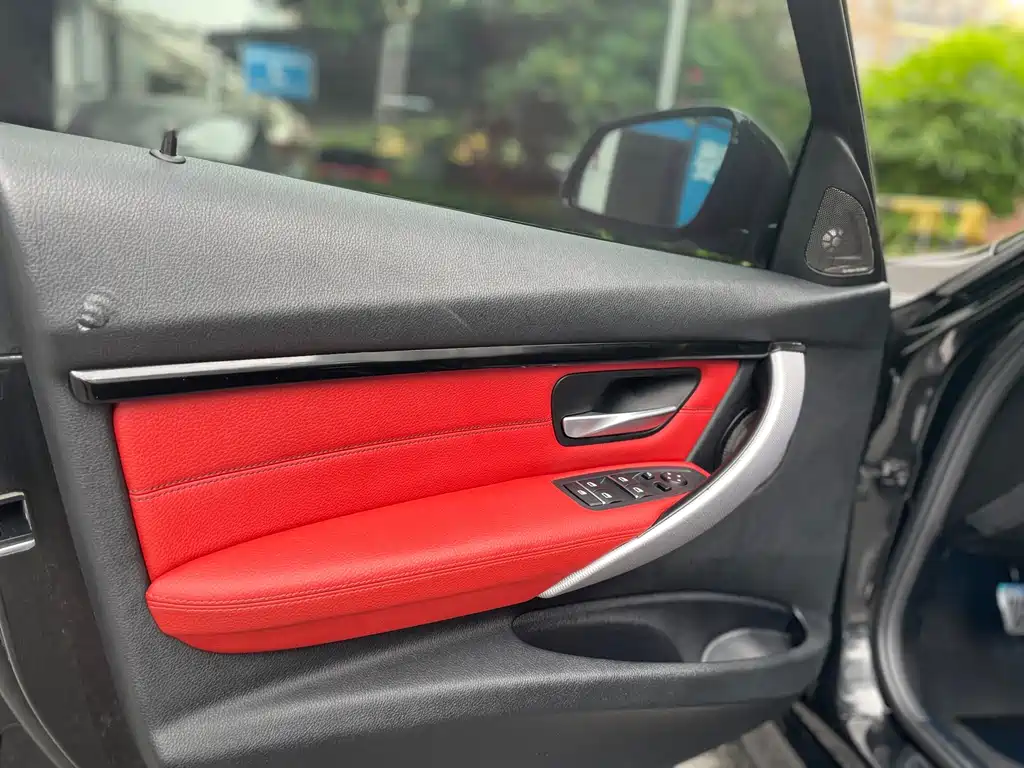 BMW 3 Series 2017 — фото 12
