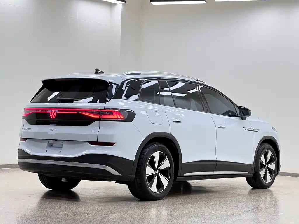 Volkswagen ID.6 X 2023