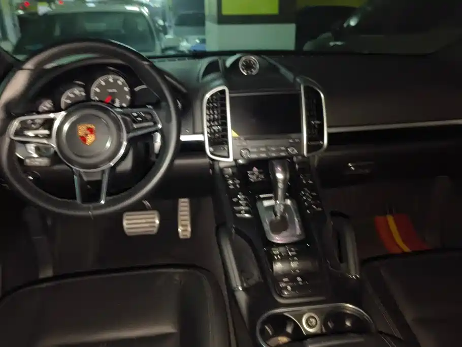 Porsche Cayenne 2017 — фото 12