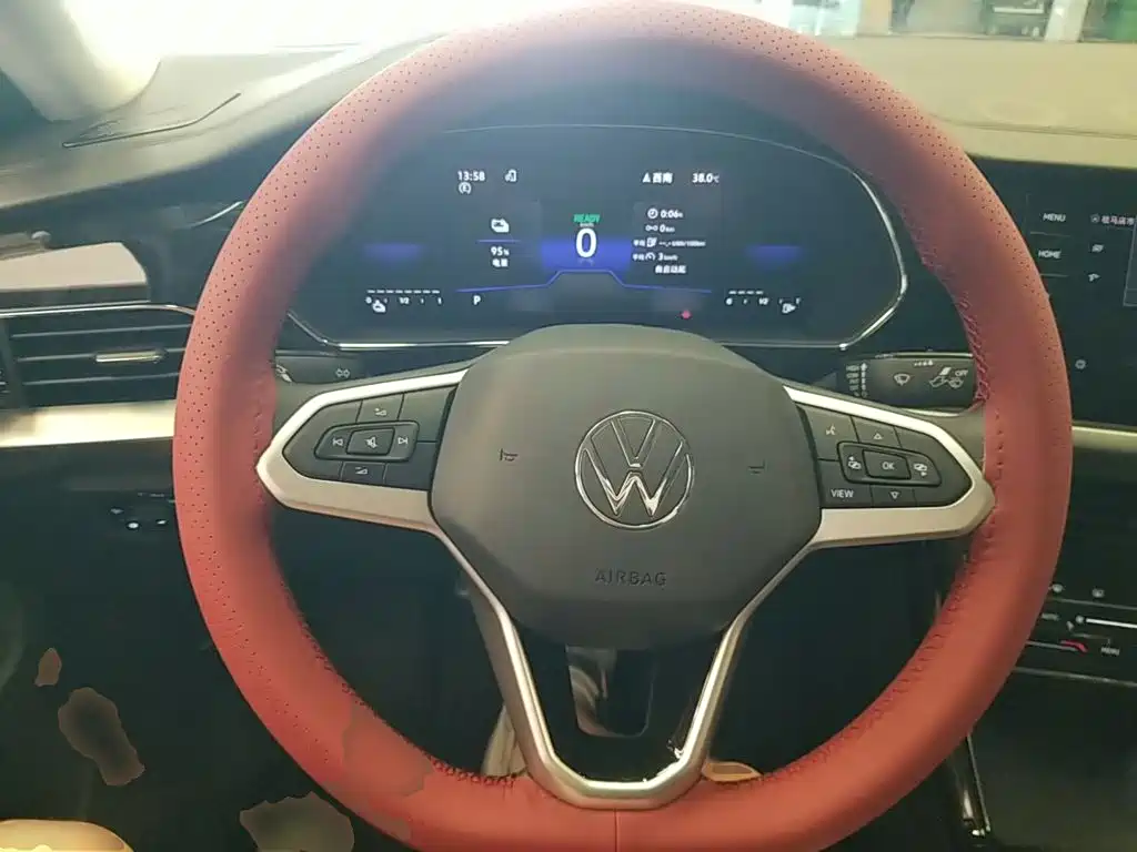 Volkswagen Passat Plug-In Hybrid 2025 — фото 11