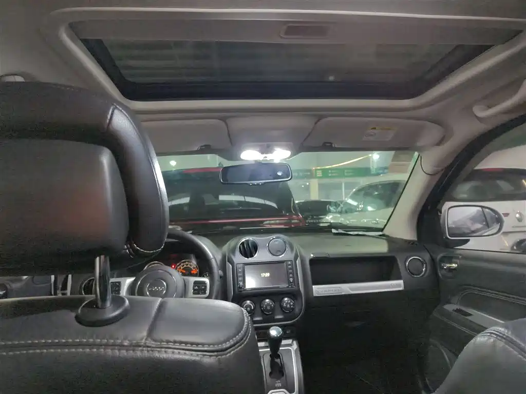 Jeep Compass 2015 — фото 18