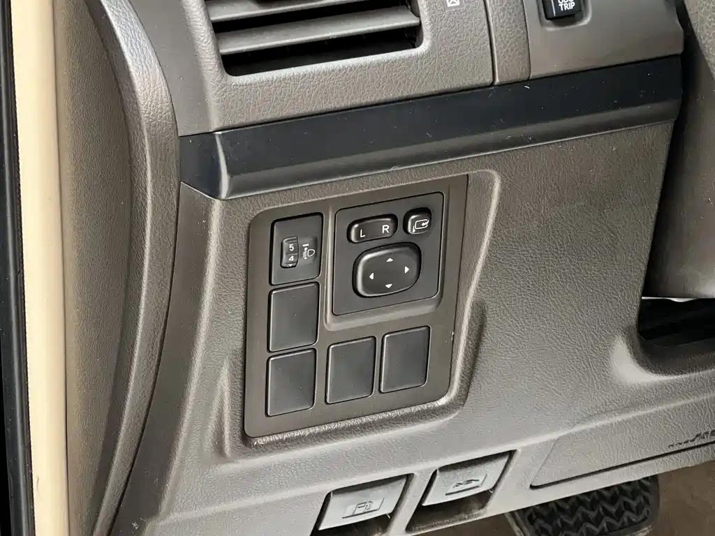 Toyota Prado 2012 — фото 17