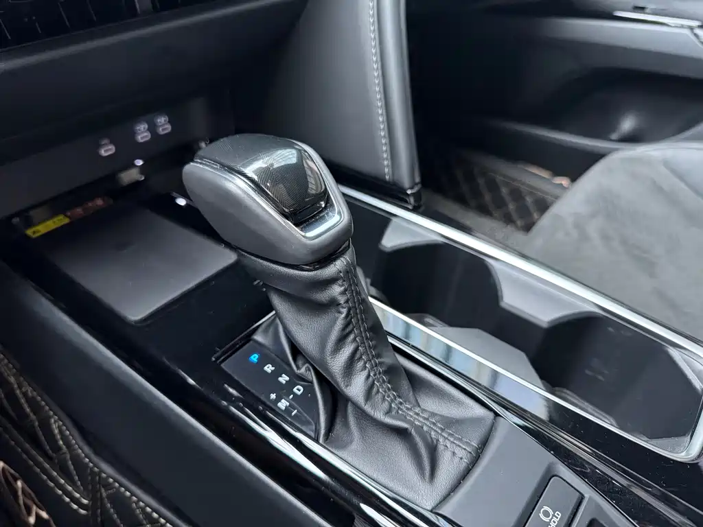 Toyota Camry 2025 — фото 15