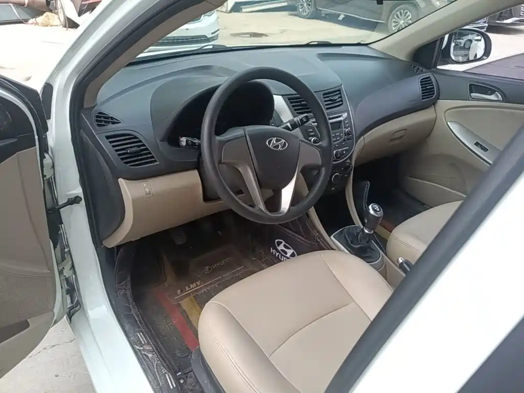 Hyundai Accent 2015 — фото 14