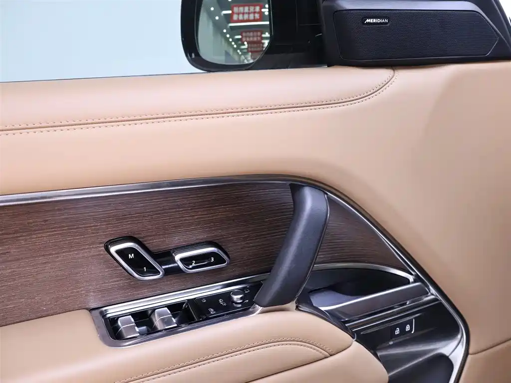 Land Rover Range Rover 2025 — фото 17