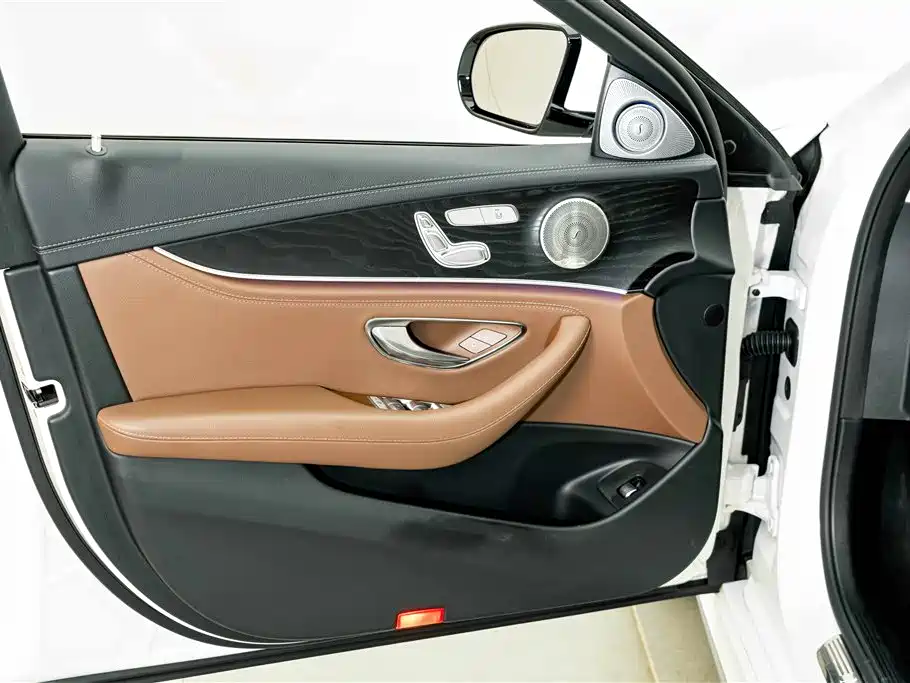 Mercedes-Benz E-Class 2017 — фото 16