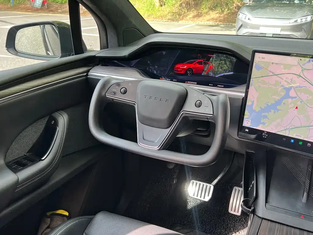 Tesla Model X 2023 — фото 14