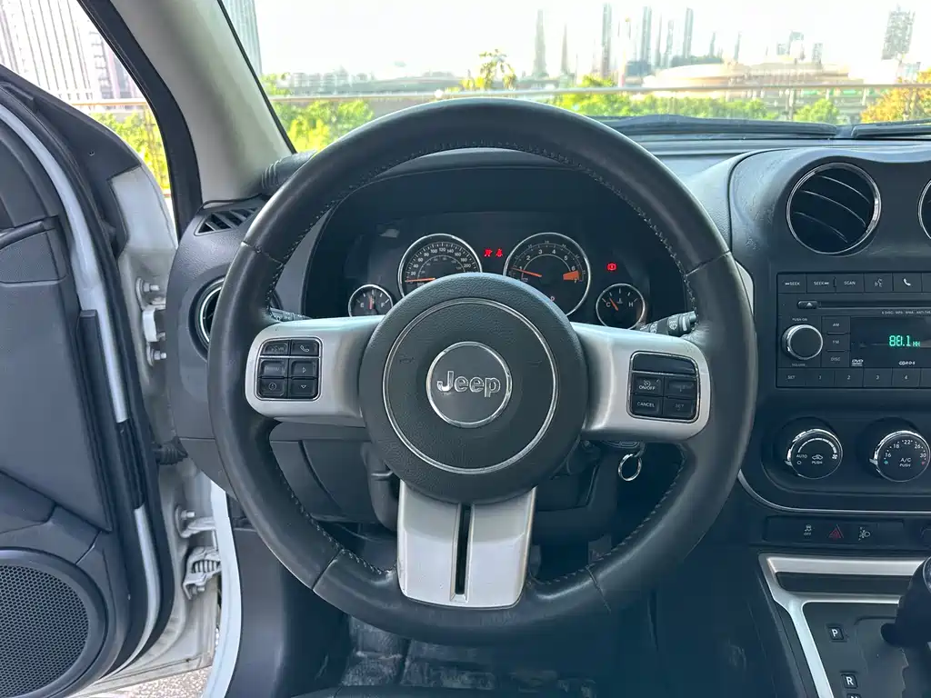 Jeep Compass 2015 — фото 15