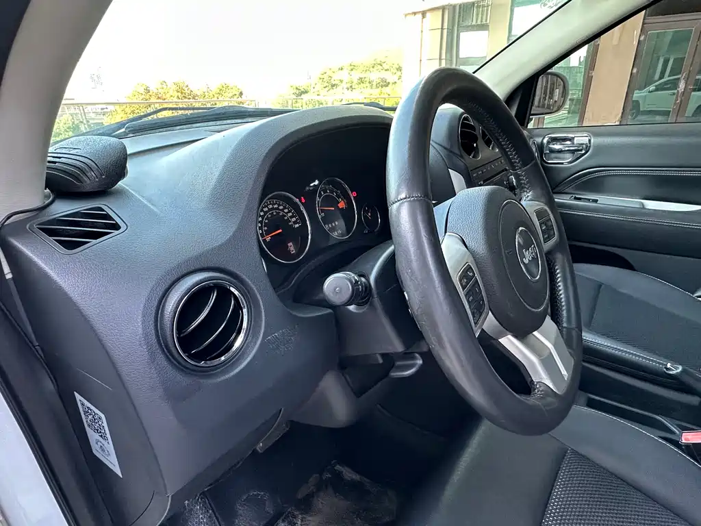 Jeep Compass 2015 — фото 23