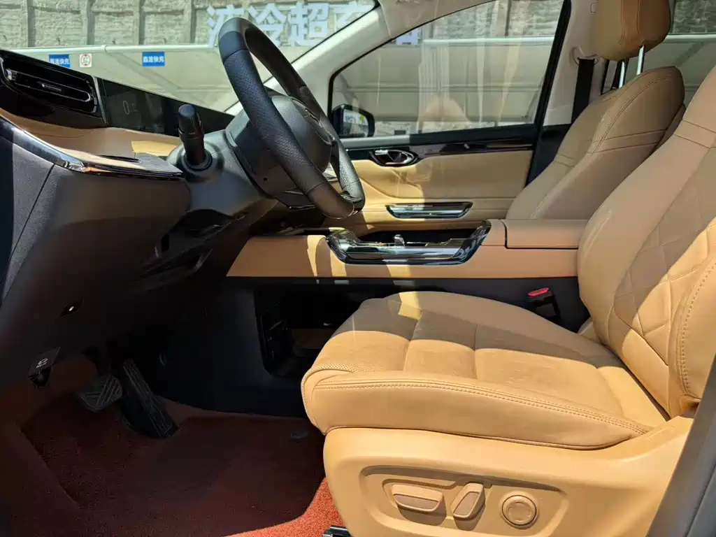GAC Trumpchi E8 PHEV 2024 — фото 7