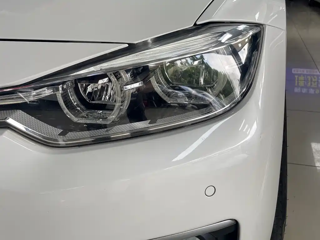 BMW 3 Series 2019 — фото 11