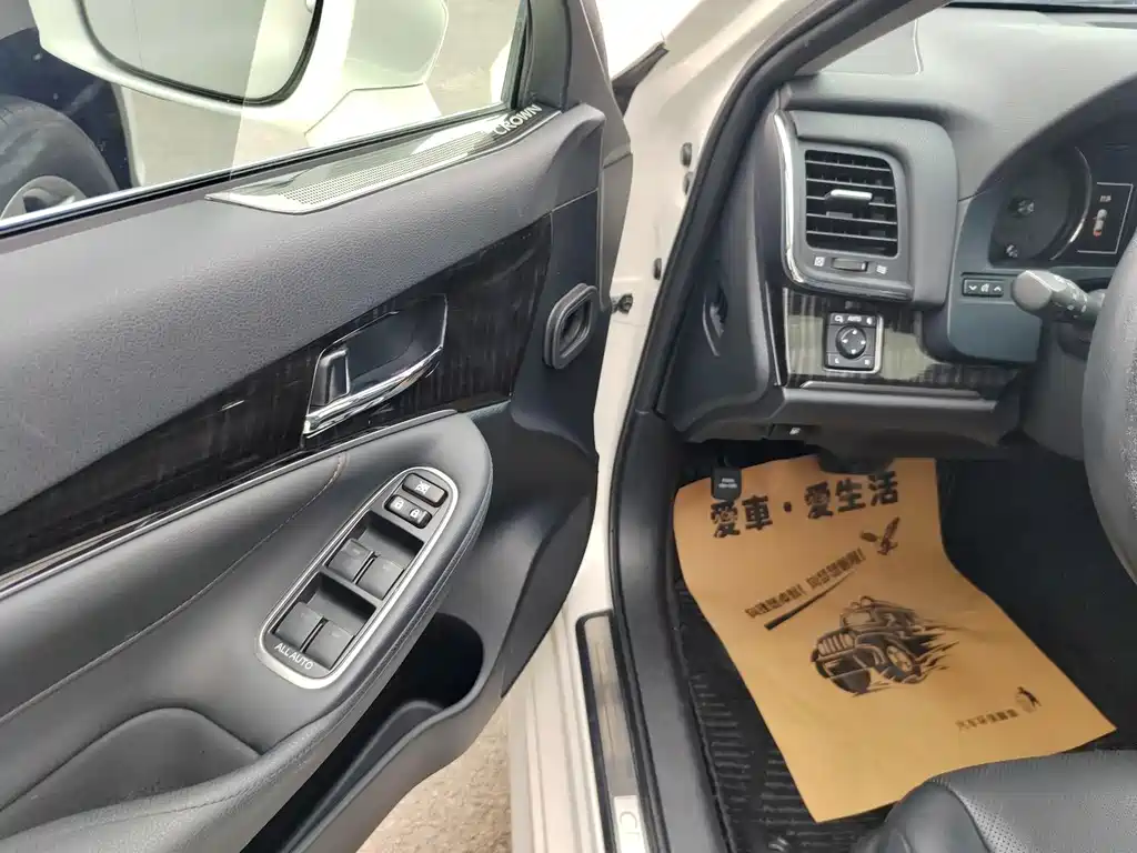 Toyota Crown 2015 — фото 10