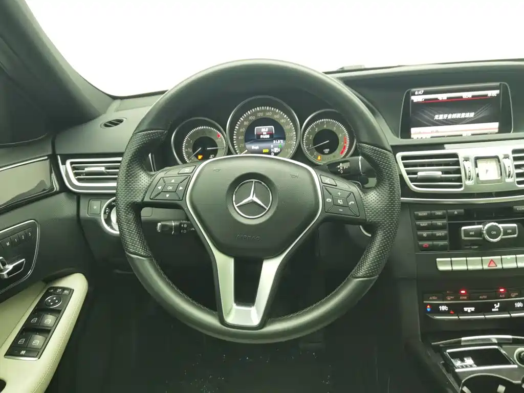 Mercedes-Benz E-Class 2014 — фото 11