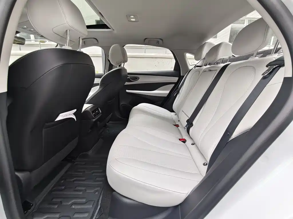 BYD Seal 05 DM-i 2025 — фото 10