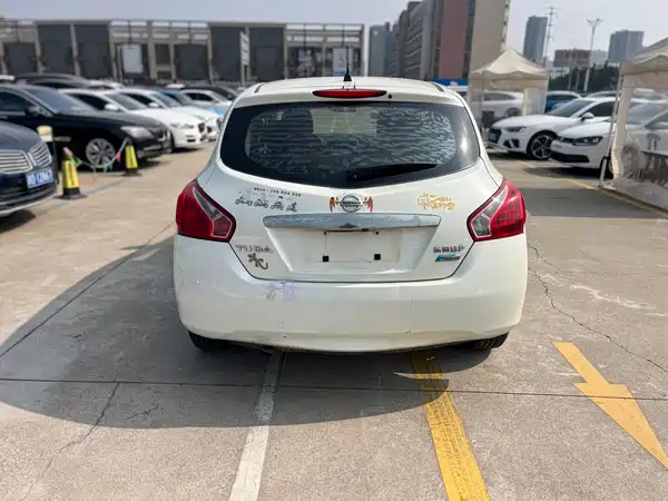 Nissan Tiida 2015