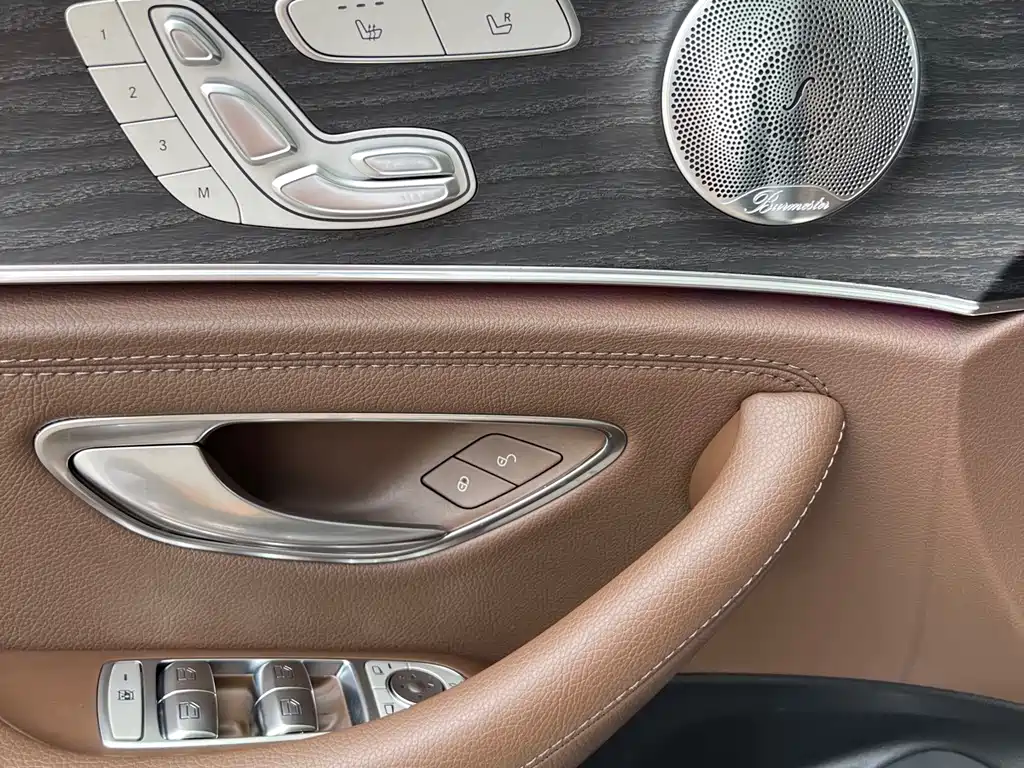 Mercedes-Benz E-Class 2019 — фото 16