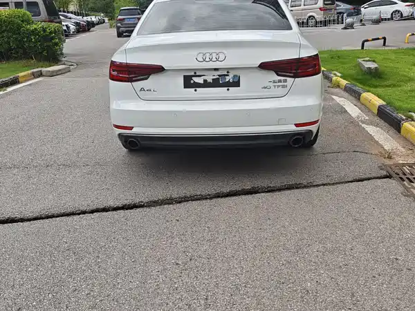 Audi A4L 2018