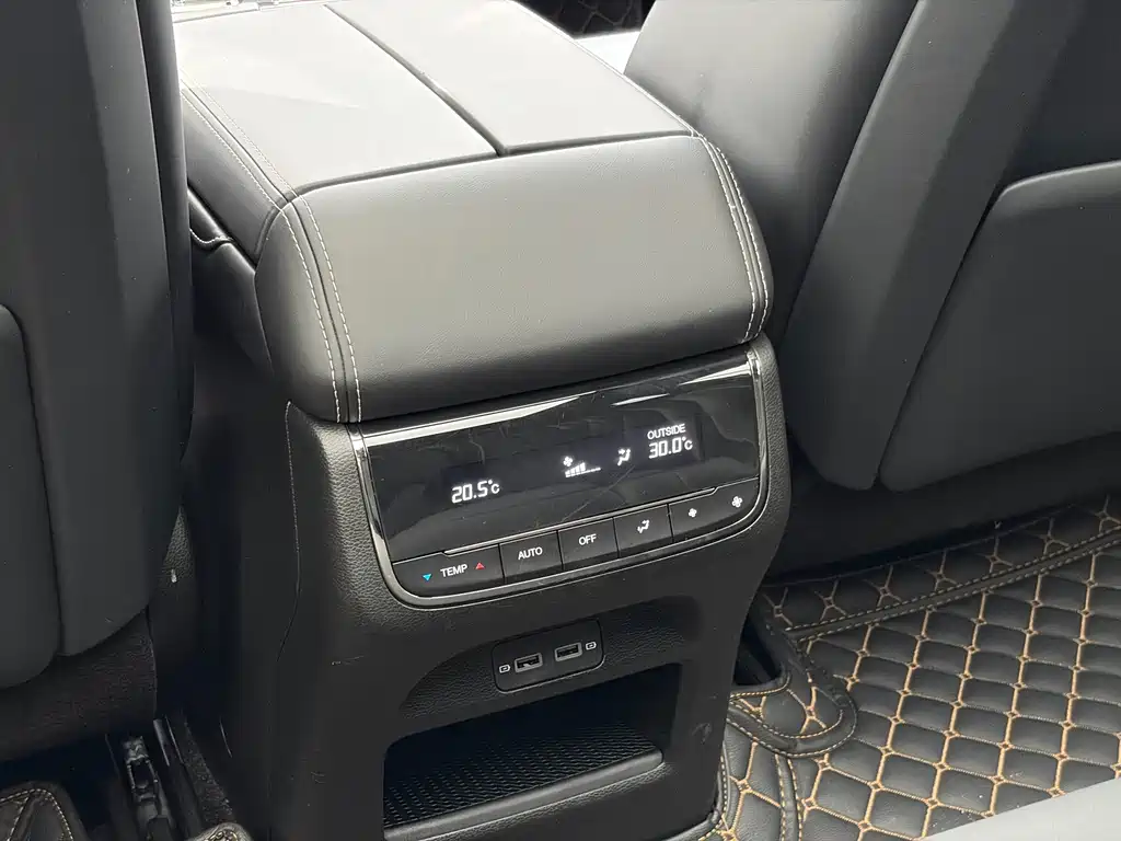 GAC Motor Trumpchi GS8 2023 — фото 19