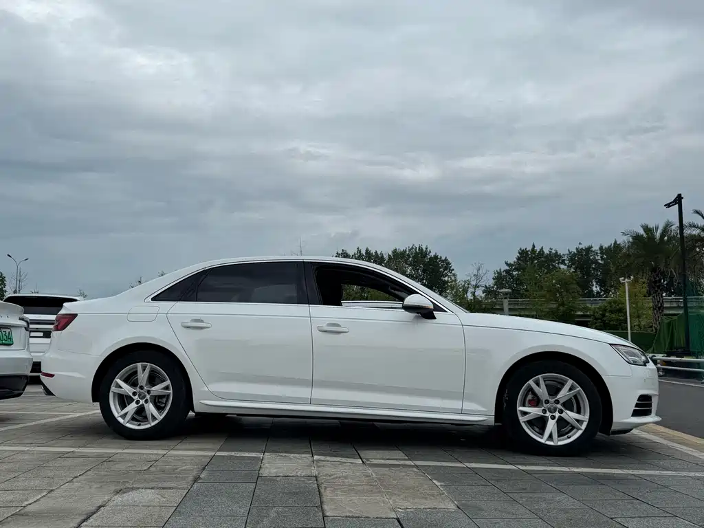 Audi A4L 2018