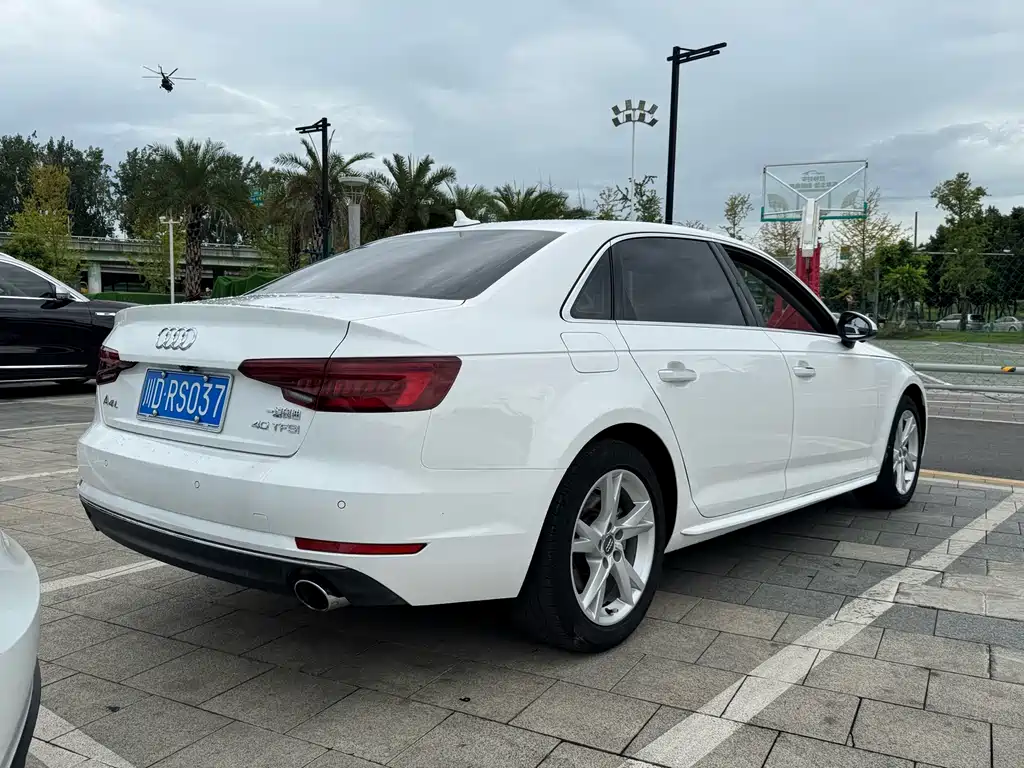 Audi A4L 2018