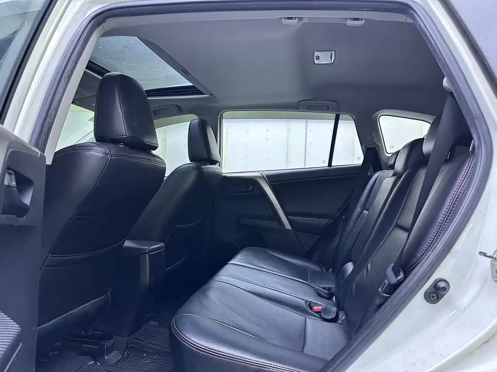 Toyota RAV4 2016 — фото 9