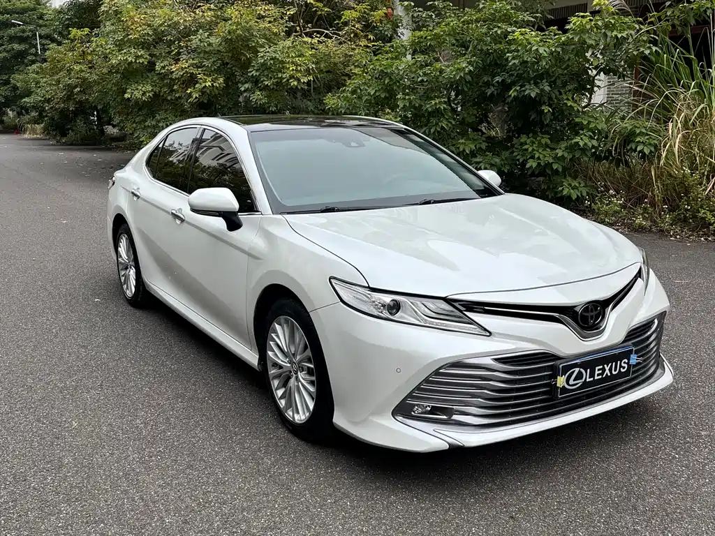 Toyota Camry 2019 — фото 2