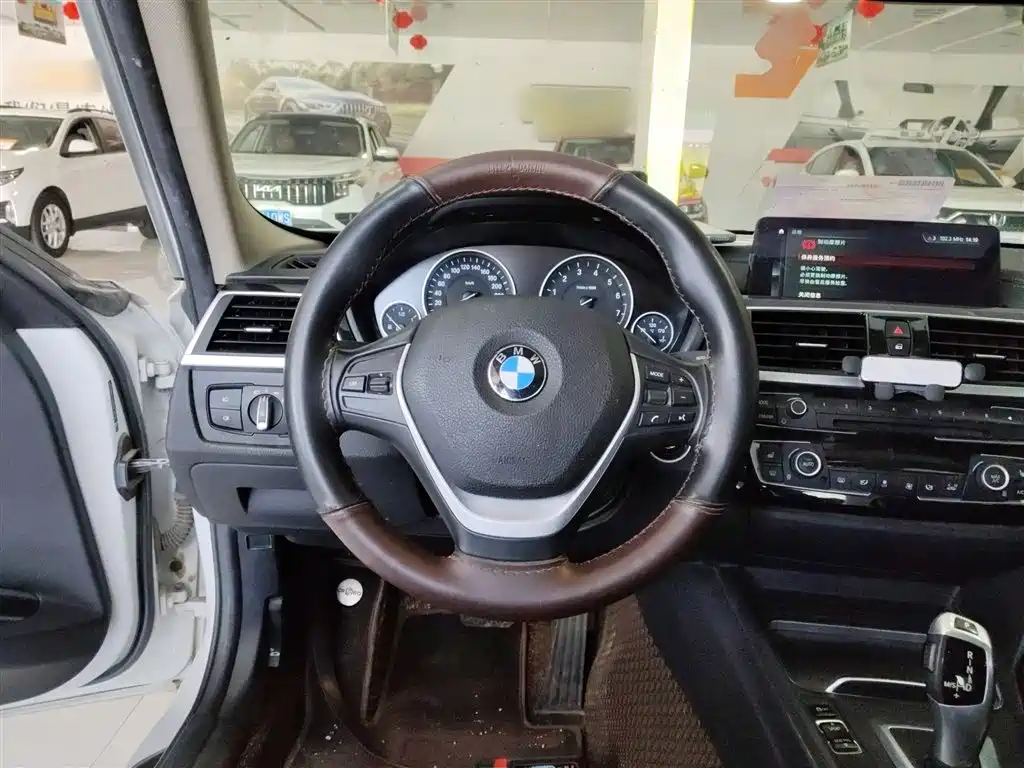 BMW 3 Series 2019 — фото 11