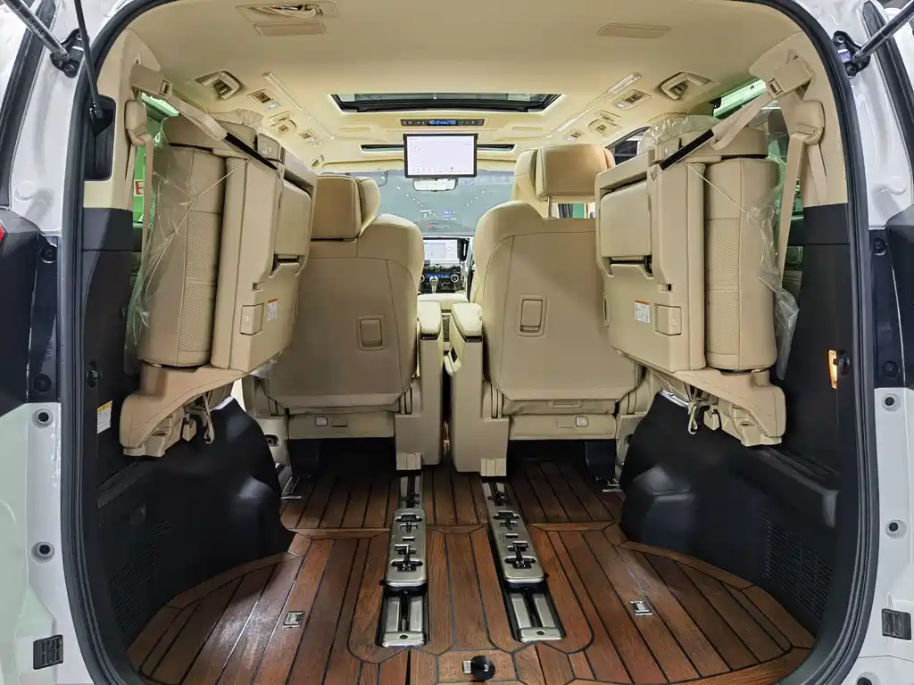 Toyota Alphard 2021 — фото 20