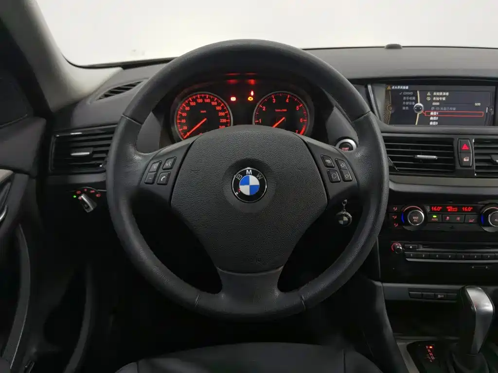 BMW X1 2013 — фото 11