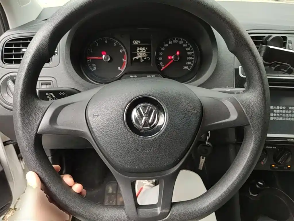 Volkswagen Polo 2016 — фото 11