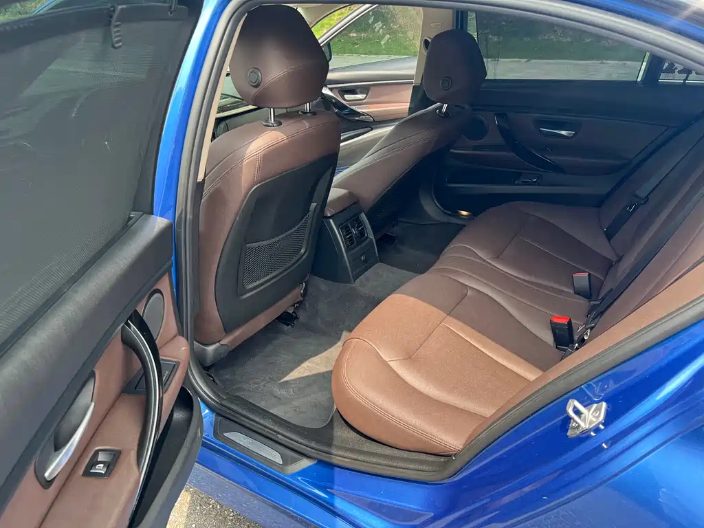 BMW 3 Series 2018 — фото 10