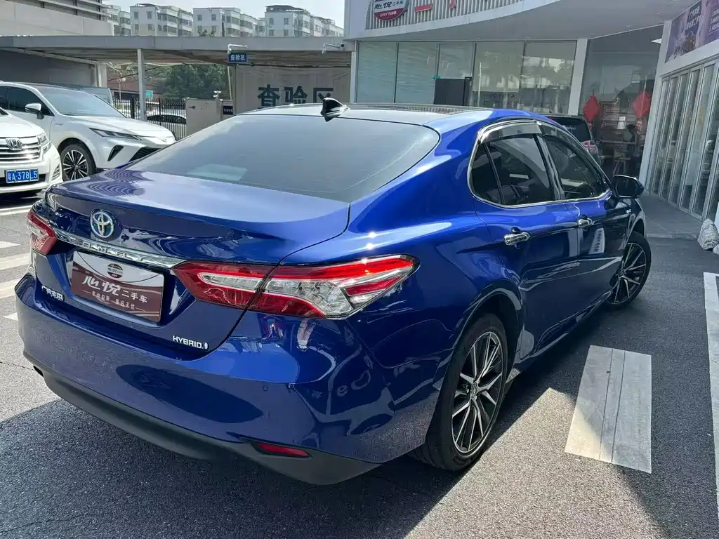Toyota Camry 2022 — фото 8