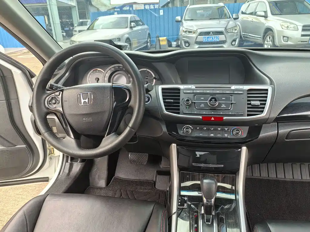 Honda Accord 2018 — фото 12