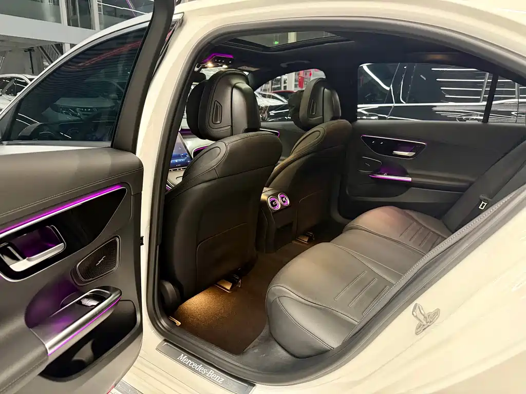 Mercedes-Benz C-Class 2024